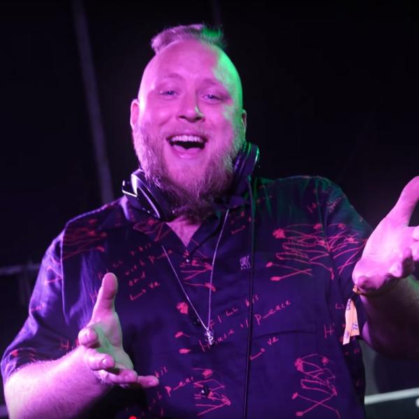 DJ Jeroen tijdens TT Assen